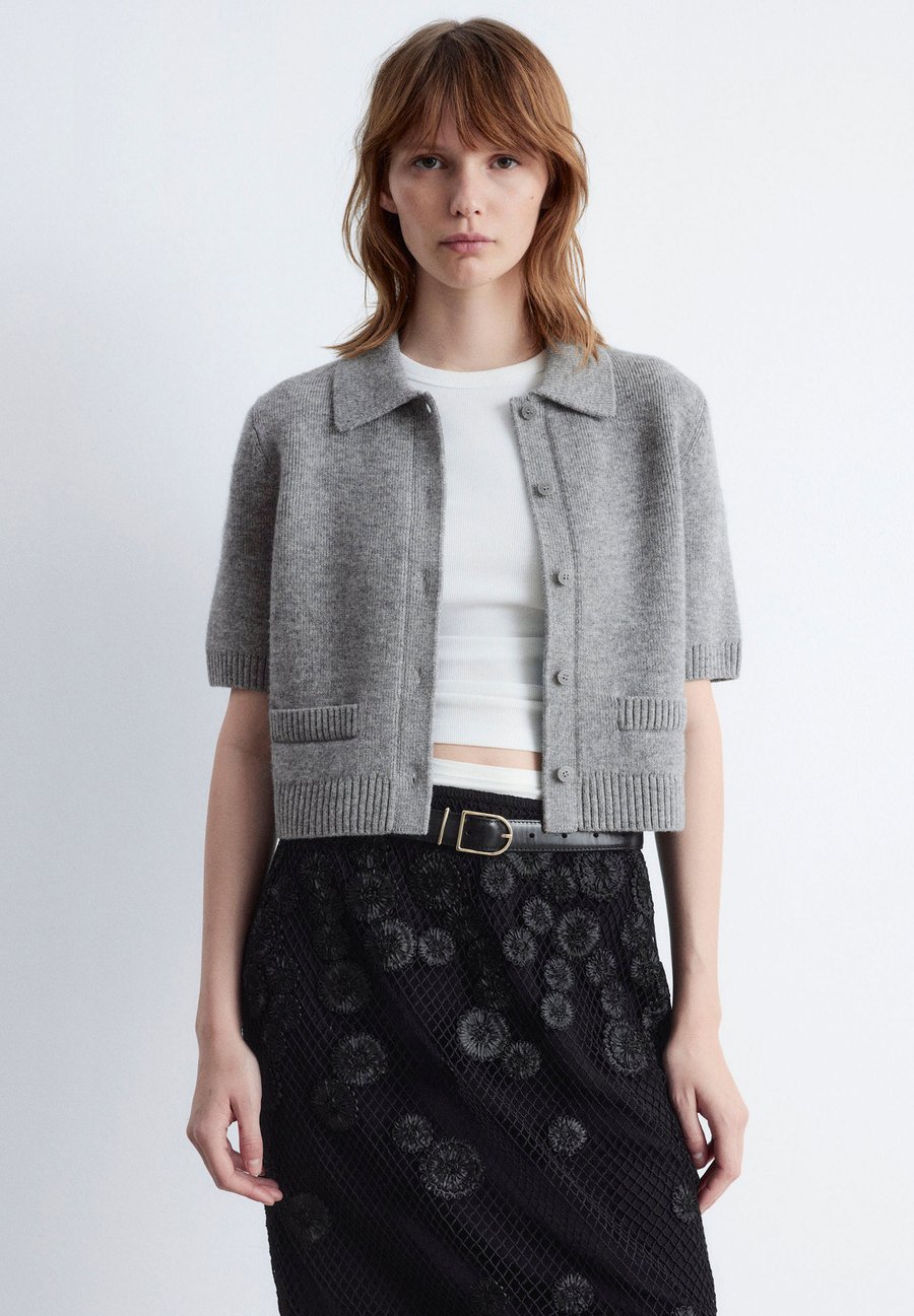 Кардиган & other stories SHORT-SLEEVE, Grey
Кардиган & other stories SHORT-SLEEVE, Grey
