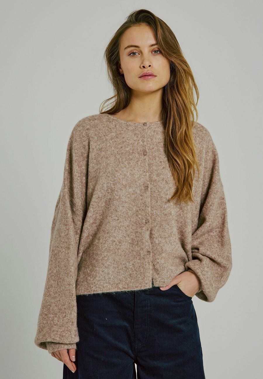 Кардиган NORR HALLI BUTTON, Camel/Beige
Кардиган NORR HALLI BUTTON, Camel/Beige