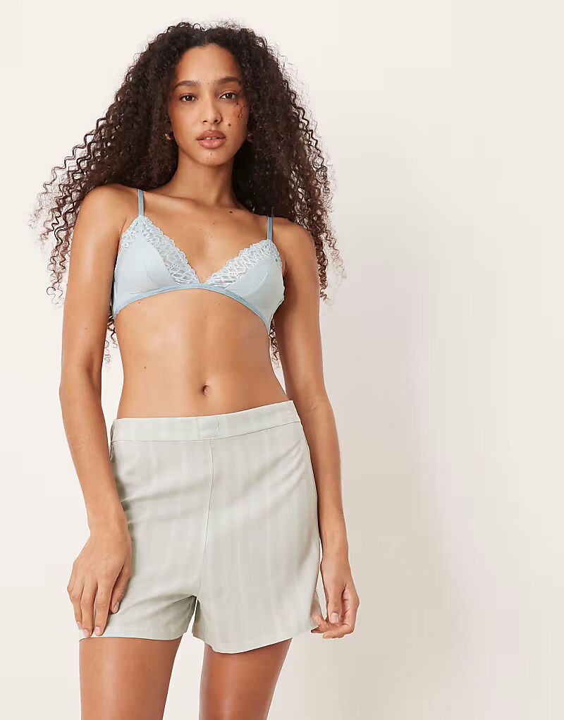 Пижамные шорты Calvin Klein в полоску зеленого цвета 
Пижамные шорты Calvin Klein в полоску зеленого цвета