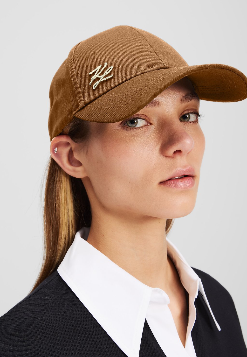 Бейсболка KARL LAGERFELD, бежевый
Бейсболка KARL LAGERFELD, бежевый