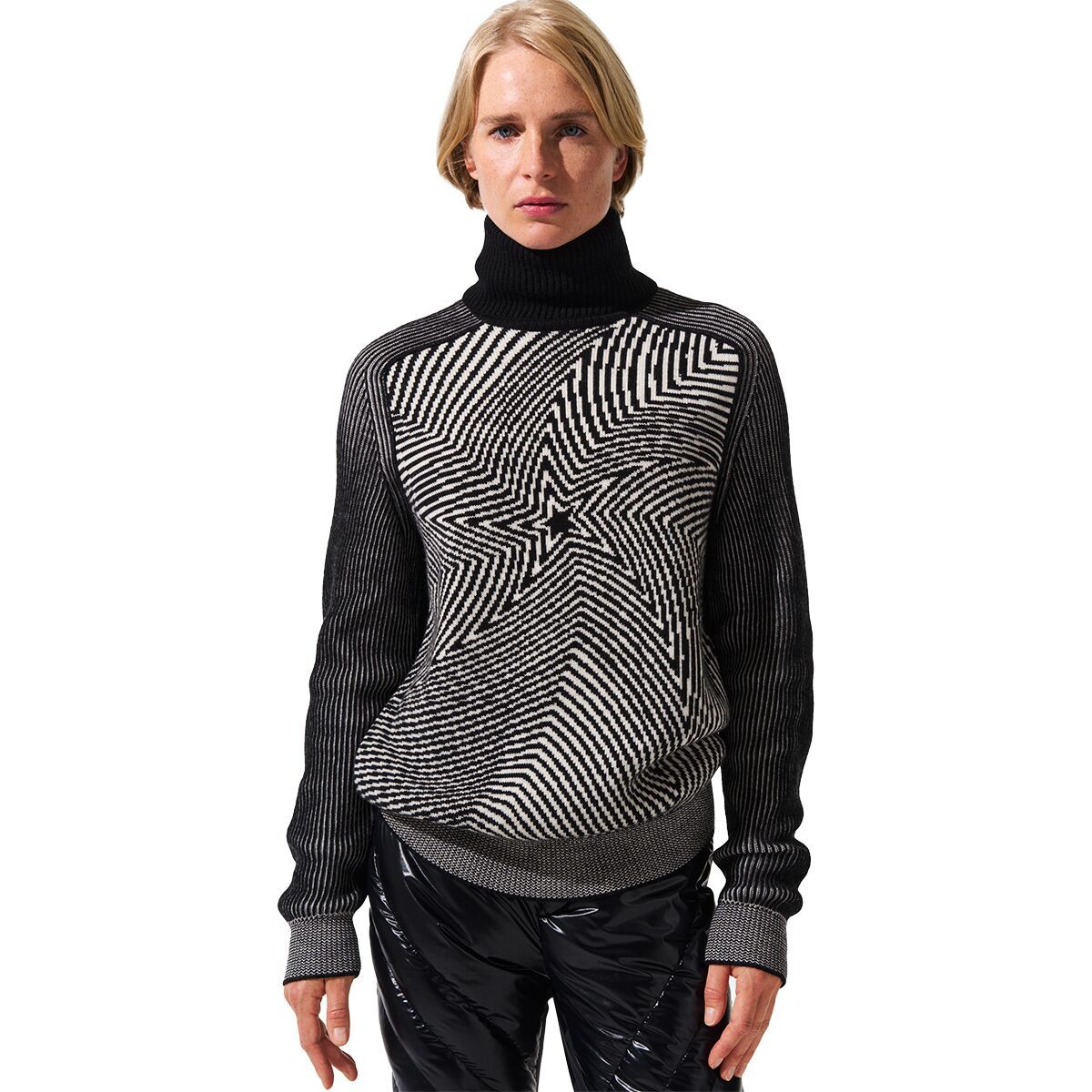 Волнистый свитер с воротником-стойкой Star roll neck Perfect Moment, мультиколор
Волнистый свитер с воротником-стойкой Star roll neck Perfect Moment, мультиколор