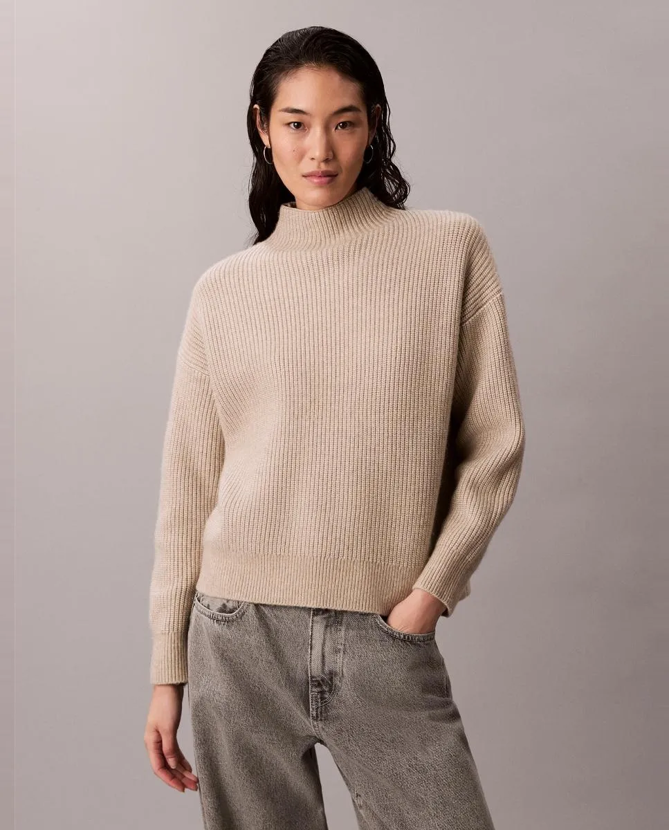 Женский свитер с высоким воротником Calvin Klein, светло-серый
Женский свитер с высоким воротником Calvin Klein, светло-серый