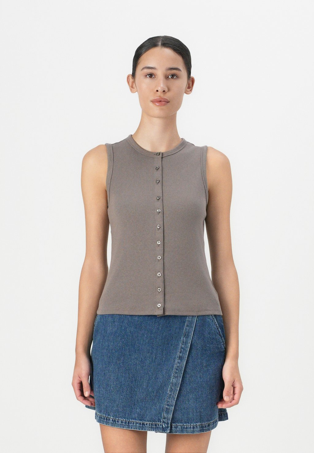 Топ SHELL GAP, черный
Топ SHELL GAP, черный