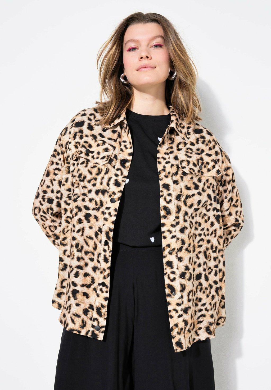 Летняя куртка BOXY SHAPELEO GERUNDETER SAUM Studio Untold, бежевый
Летняя куртка BOXY SHAPELEO GERUNDETER SAUM Studio Untold, бежевый