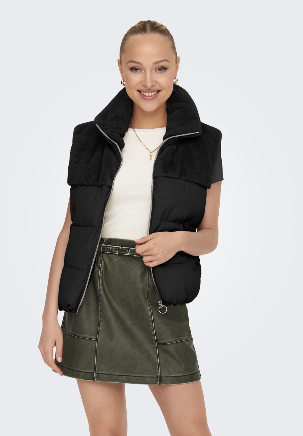 Топ без рукавов ONLY, черный
Топ без рукавов ONLY, черный