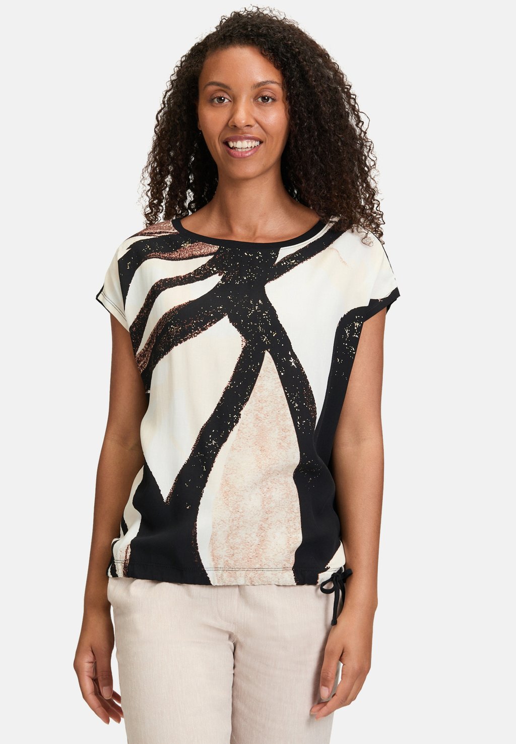 Футболка с принтом Betty & Co, черный
Футболка с принтом Betty & Co, черный