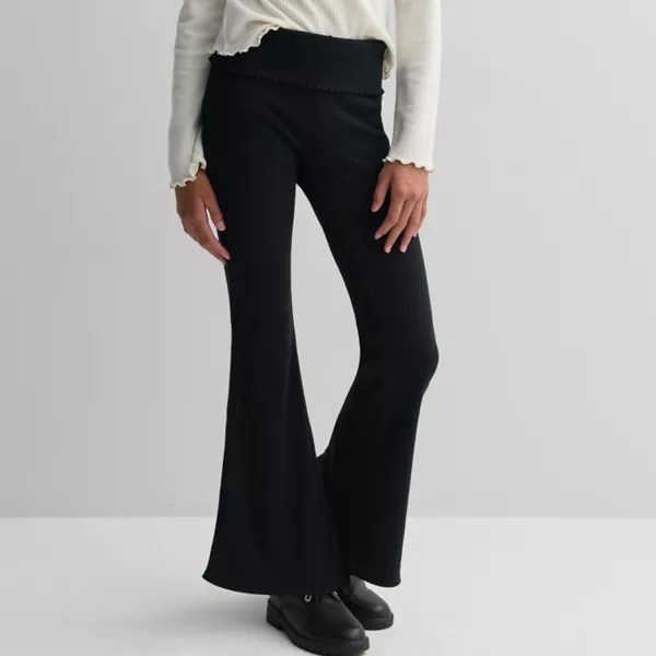 Расклешенные леггинсы для девочек 6-20 лет, обычные и большие размеры So, черный
Расклешенные леггинсы для девочек 6-20 лет, обычные и большие размеры So, черный