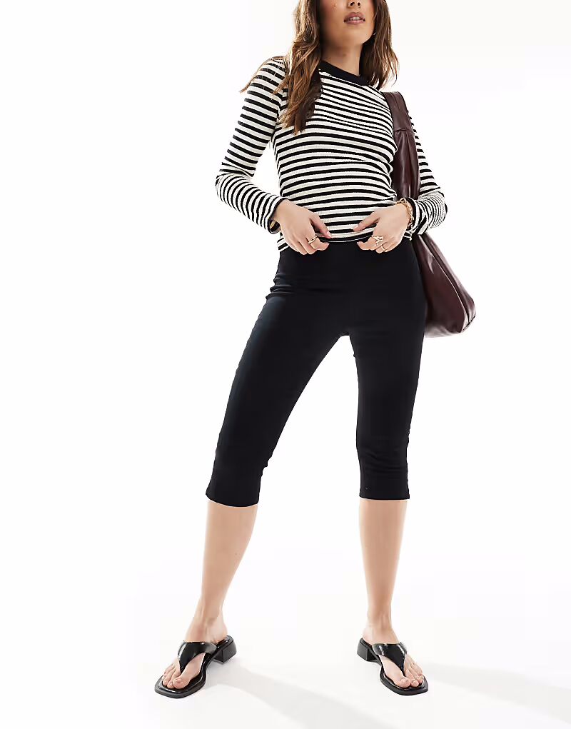 Джинсы-капри New Look черного цвета
Джинсы-капри New Look черного цвета