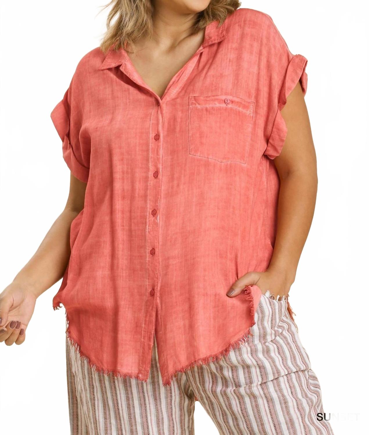 Выцветший топ с пуговицами спереди - Плюс в цвете «Закат» Umgee, sunset
Выцветший топ с пуговицами спереди - Плюс в цвете «Закат» Umgee, sunset