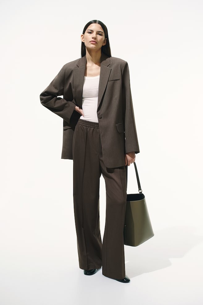 Широкие брюки со складками H&M, коричневый 
Широкие брюки со складками H&M, коричневый