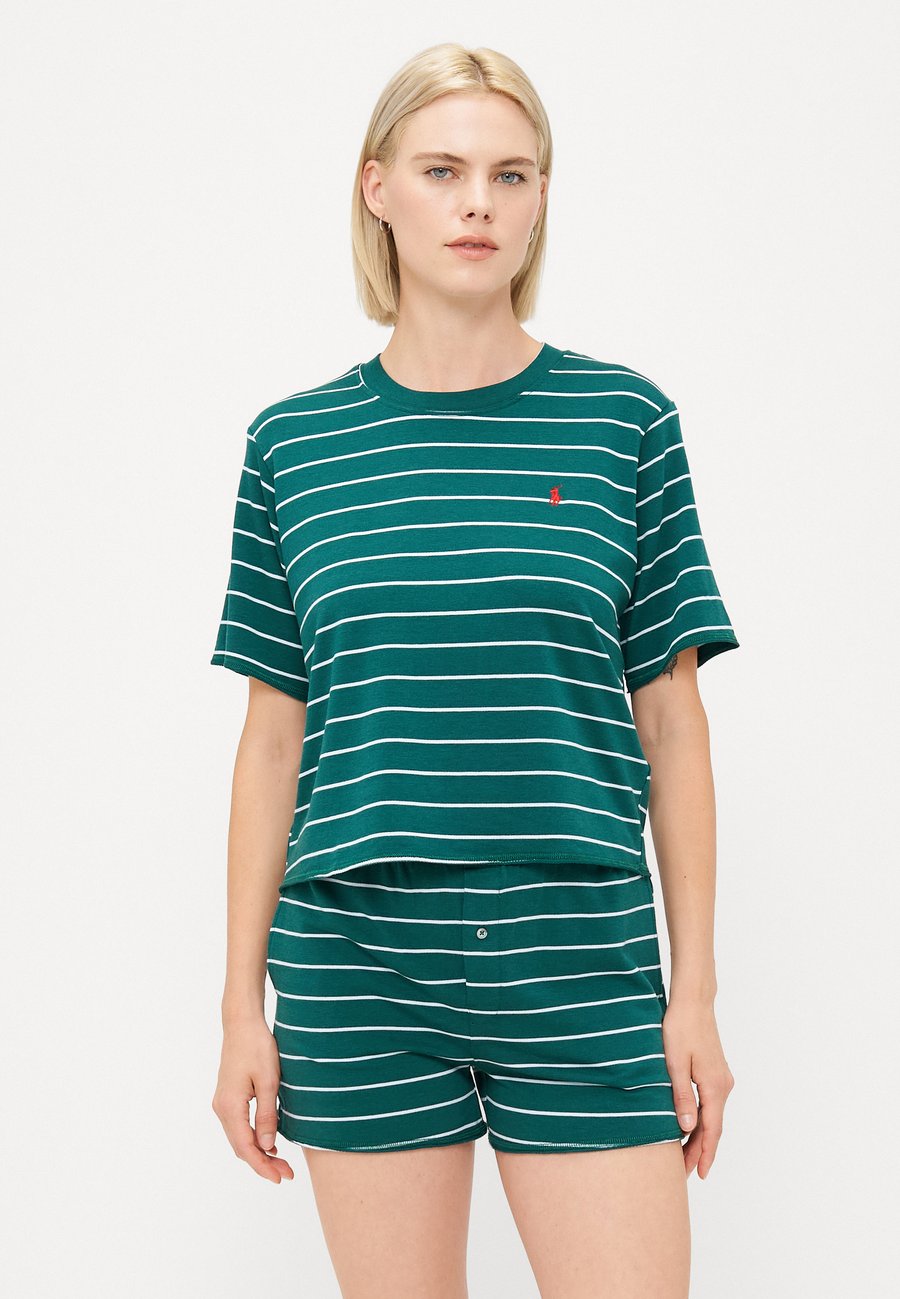 Пижамный комплект Polo Ralph Lauren SHORT SLEEVE SHIRT SHORT, Botanical Green/Green
Пижамный комплект Polo Ralph Lauren SHORT SLEEVE SHIRT SHORT, Botanical Green/Green