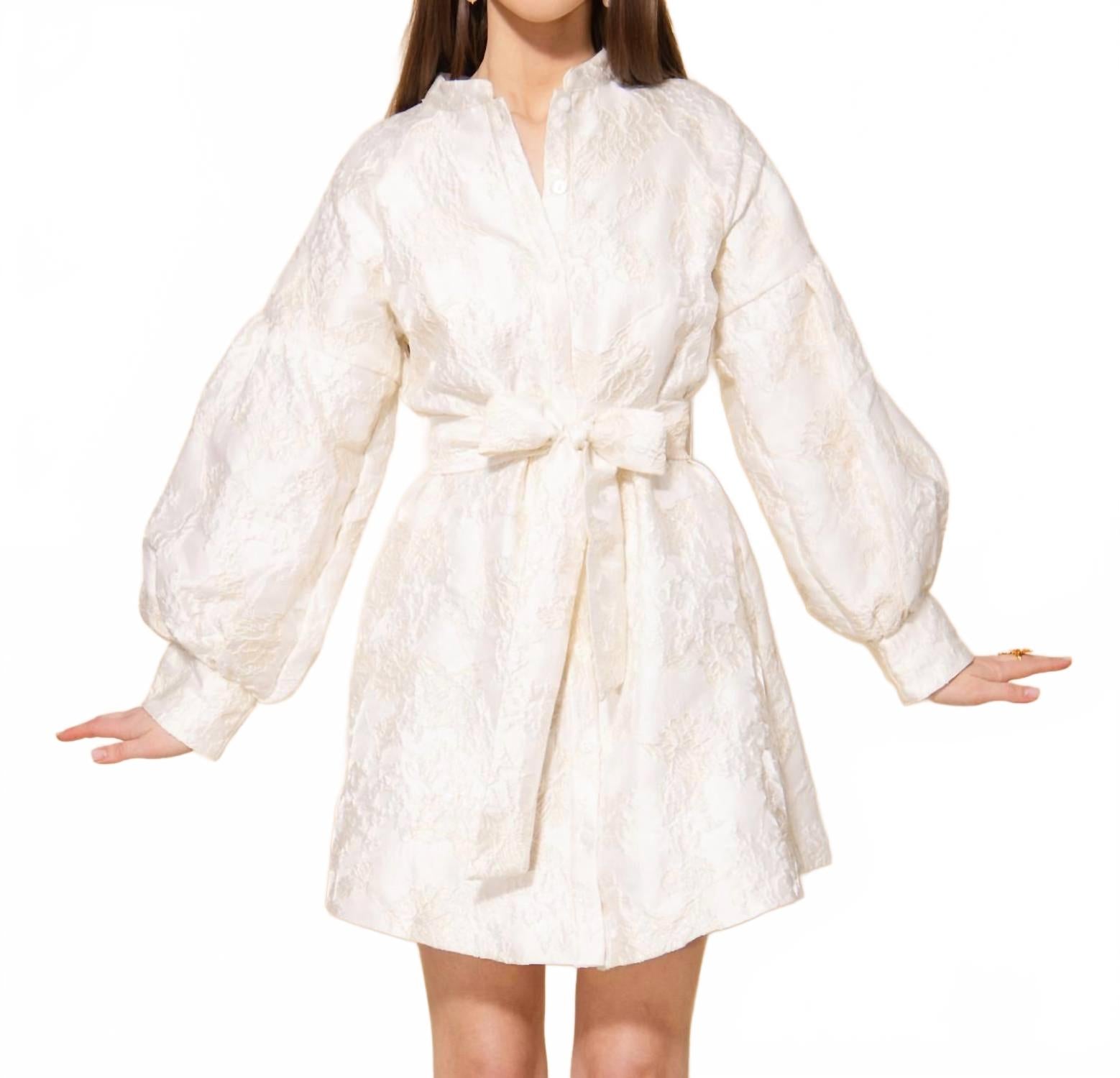 Кремовое мерцающее платье жаккард ELLISON
Кремовое мерцающее платье жаккард ELLISON