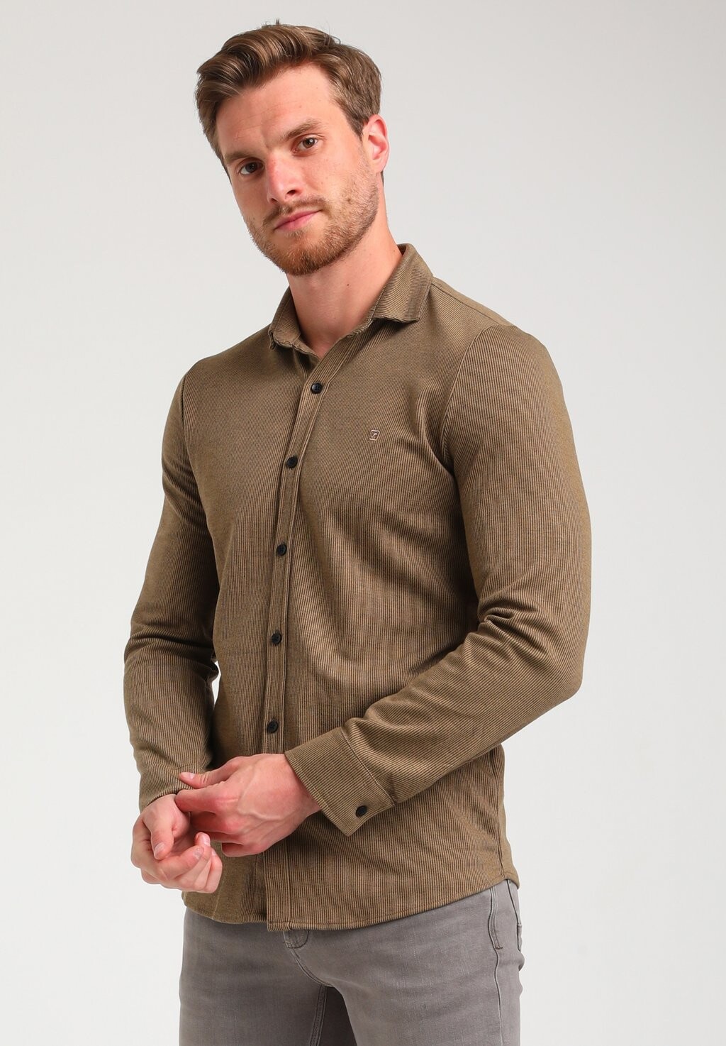 Рубашка LONGSLEEVE Gabbiano, хаки
Рубашка LONGSLEEVE Gabbiano, хаки