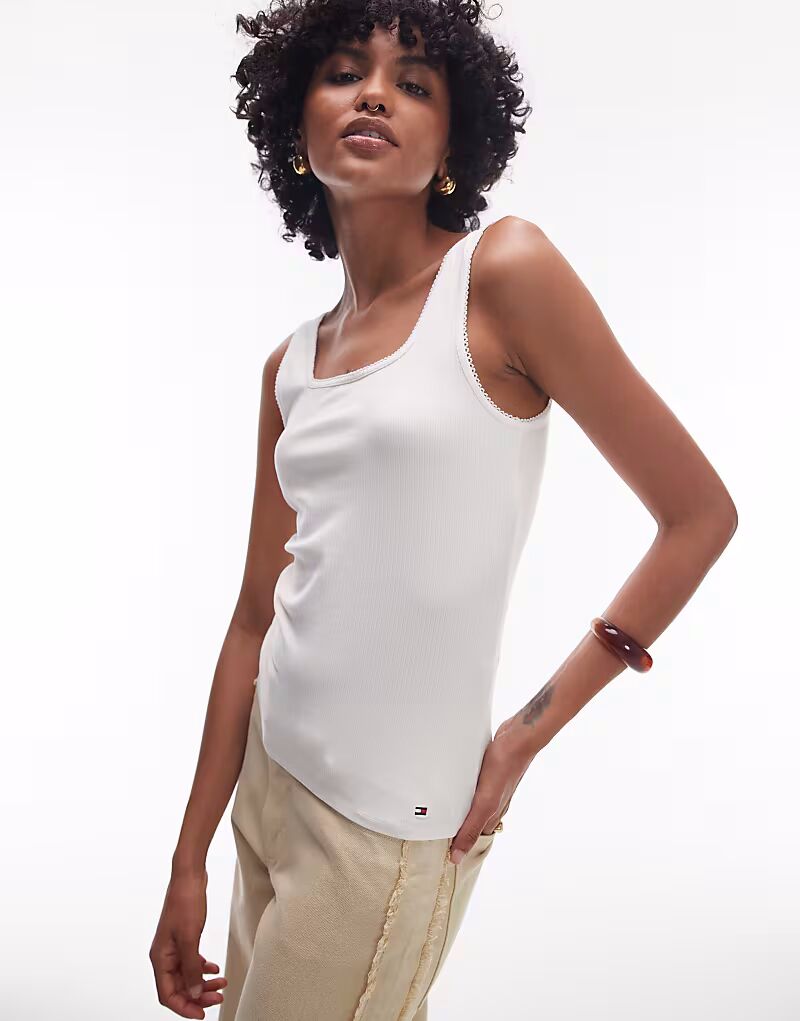 Узкая майка Tommy Hilfiger Ribbed с квадратным вырезом белого цвета
Узкая майка Tommy Hilfiger Ribbed с квадратным вырезом белого цвета