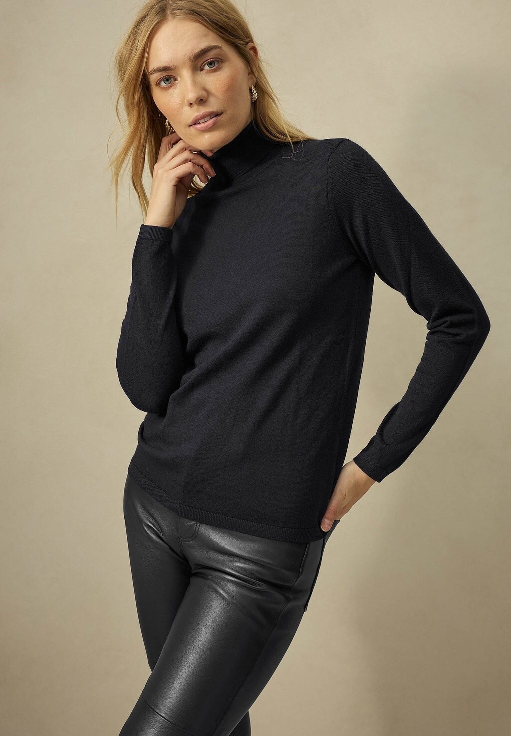 Вязаный свитер HAPPY Ellos Collection, цвет schwarz
Вязаный свитер HAPPY Ellos Collection, цвет schwarz