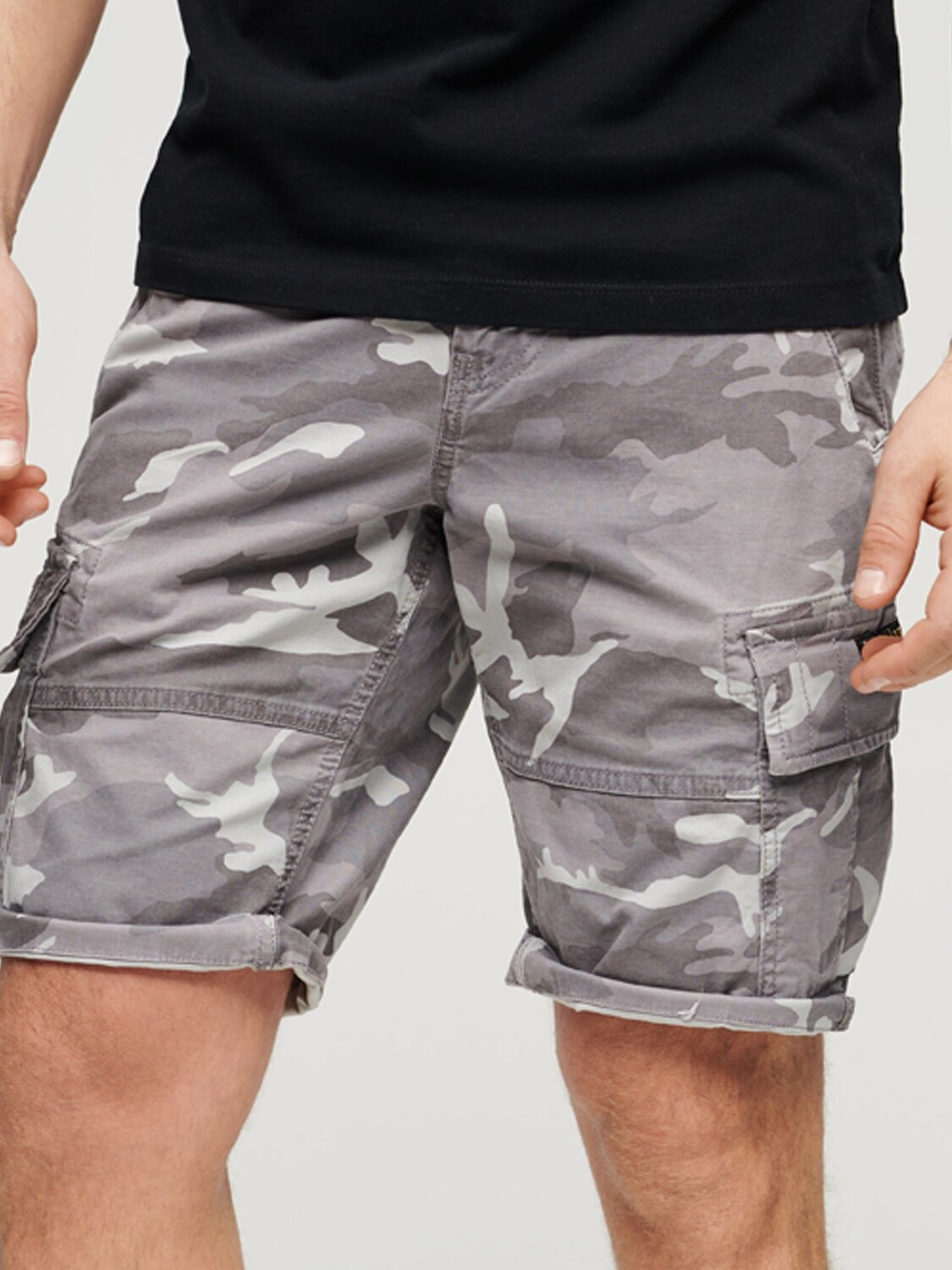 Шорты-карго Superdry из органического хлопка, ледяной камуфляж
Шорты-карго Superdry из органического хлопка, ледяной камуфляж