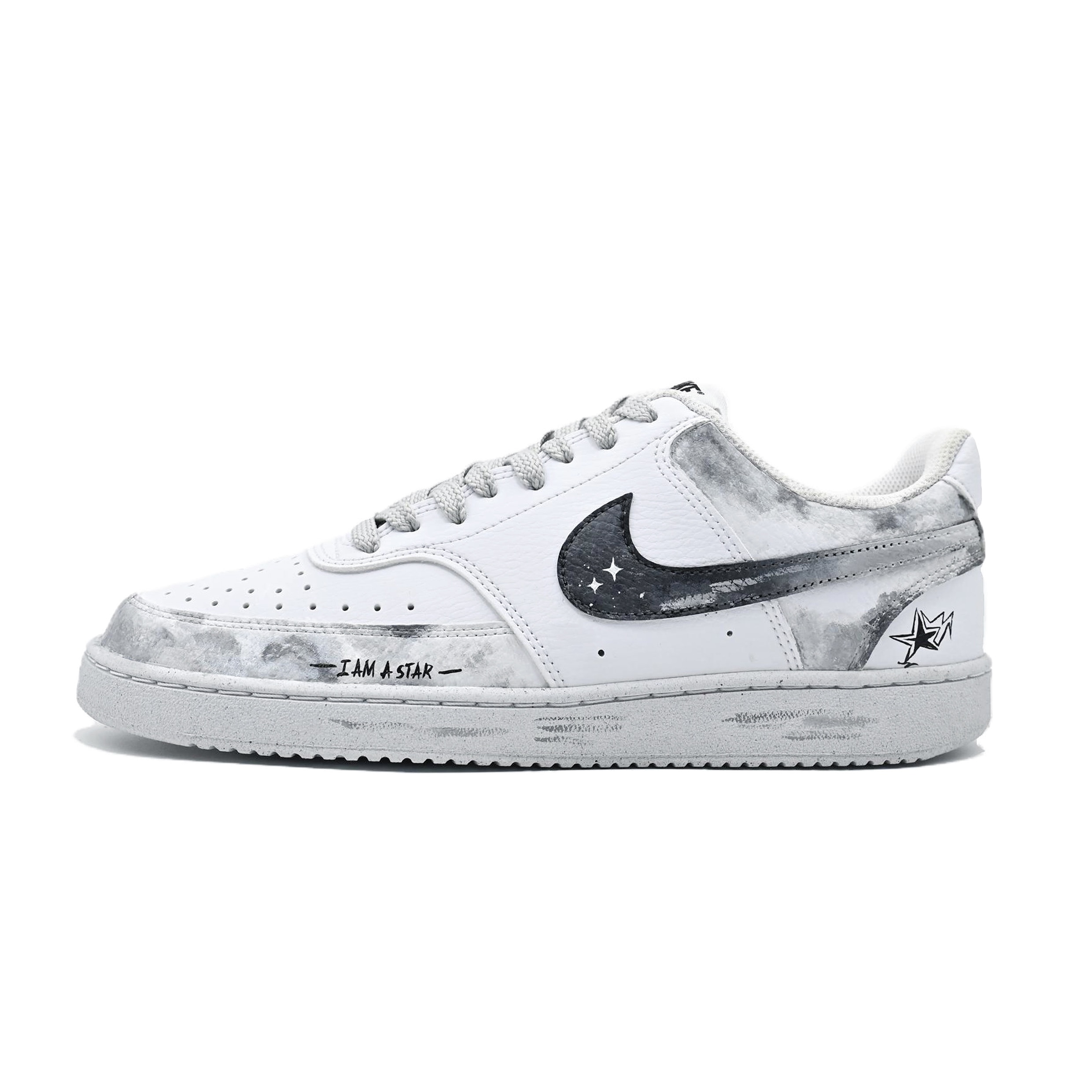 Nike Кроссовки Court Vision 1 Cloud Wild Fleeting Life с низким верхом, устойчивые к истиранию, мужские, белые, серые
Nike Кроссовки Court Vision 1 Cloud Wild Fleeting Life с низким верхом, устойчивые к истиранию, мужские, белые, серые