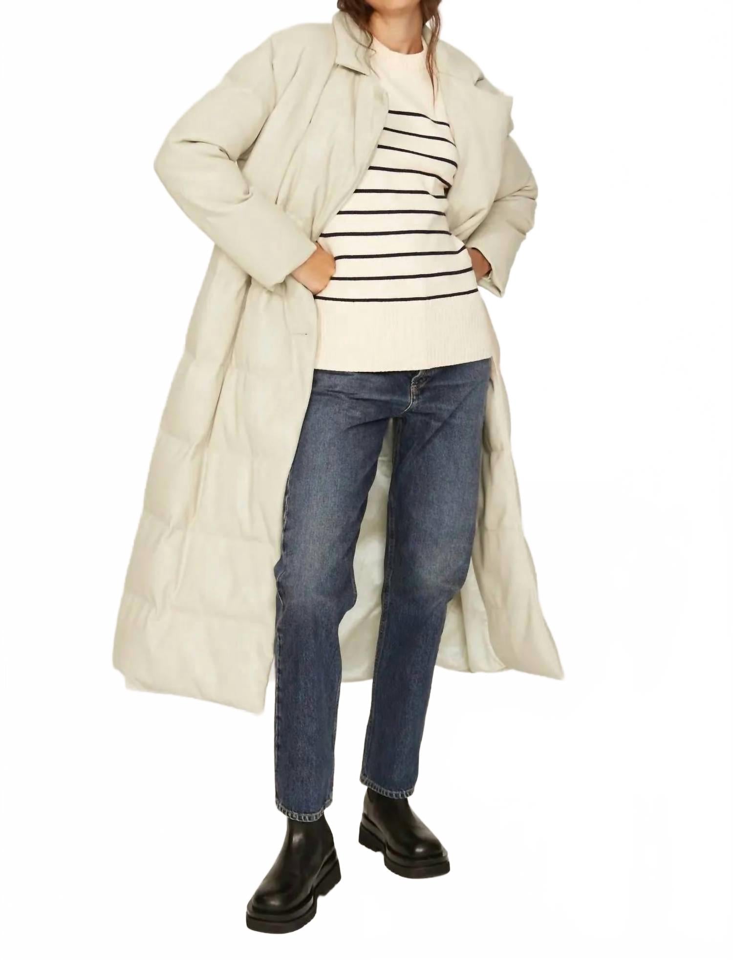 SOMETHING NAVY Длинное пуховое пальто из искусственной кожи цвета экрю
SOMETHING NAVY Длинное пуховое пальто из искусственной кожи цвета экрю