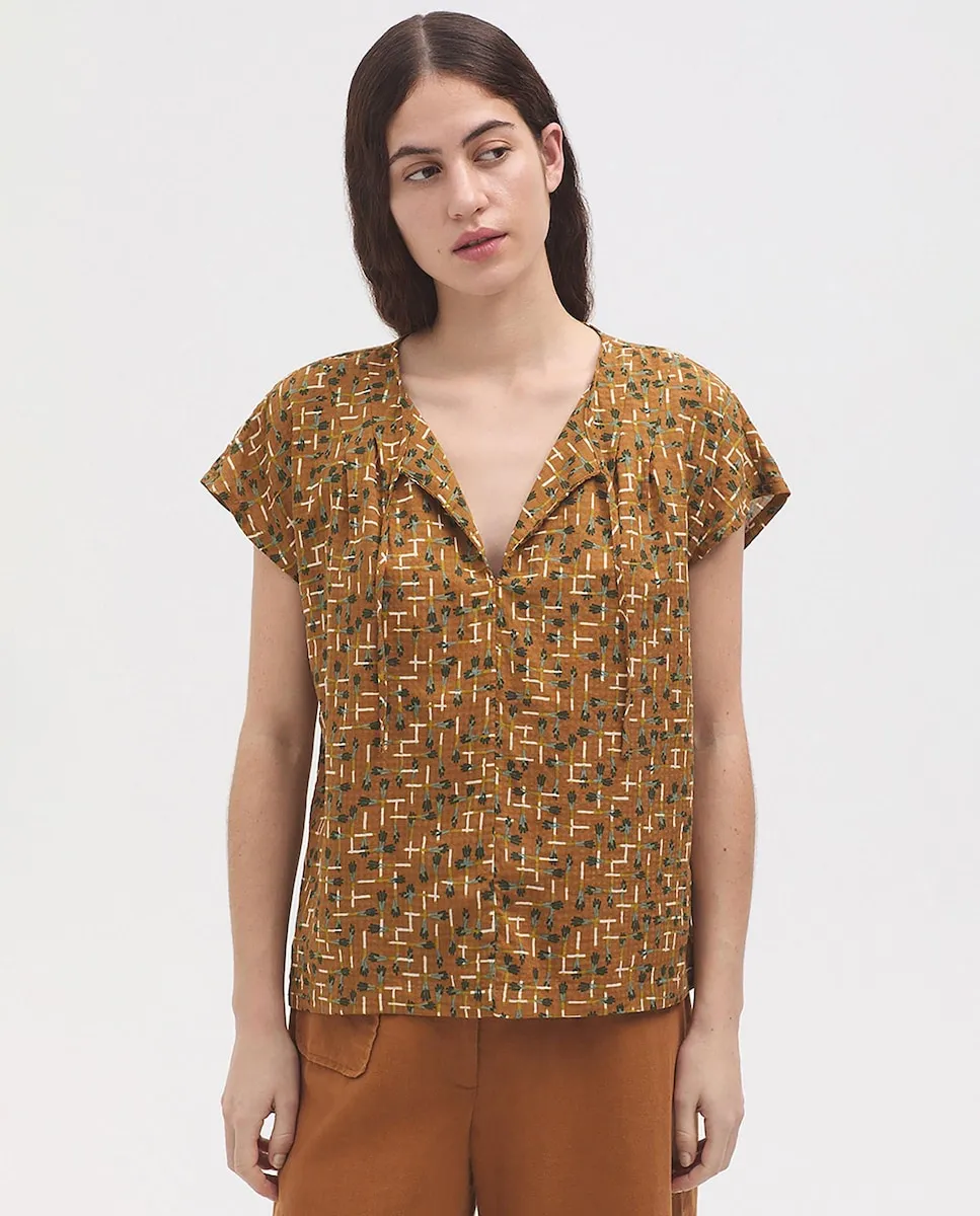 Женская блузка с круглым вырезом и разрезом Nice Things, коричневый
Женская блузка с круглым вырезом и разрезом Nice Things, коричневый