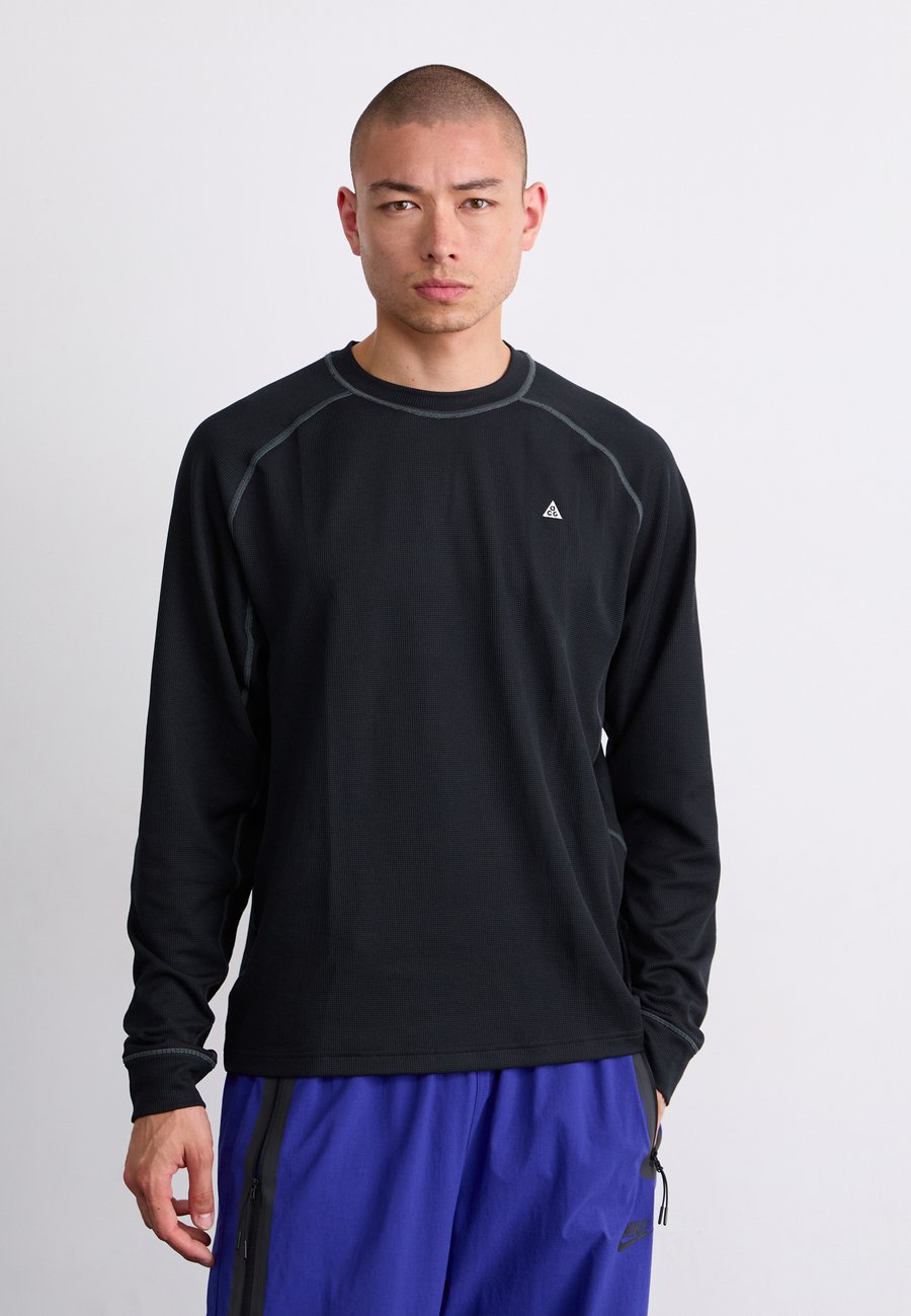 Топ Nike ACG Long sleeved top, Black/Anthracite/Black
Топ Nike ACG Long sleeved top, Black/Anthracite/Black