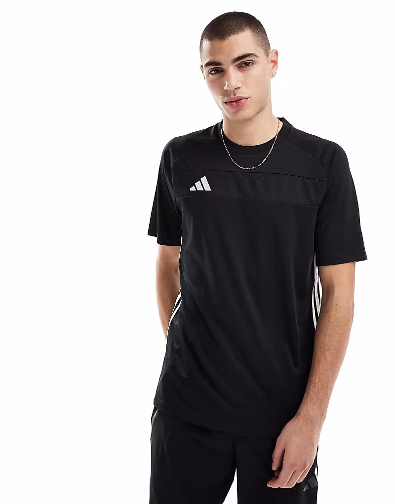 Футболка Adidas Football Tiro черного цвета
Футболка Adidas Football Tiro черного цвета
