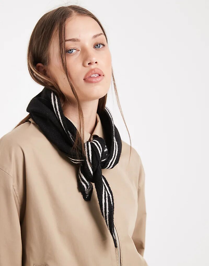 Короткий шарф ONLY с контрастной отделкой черного цвета
Короткий шарф ONLY с контрастной отделкой черного цвета