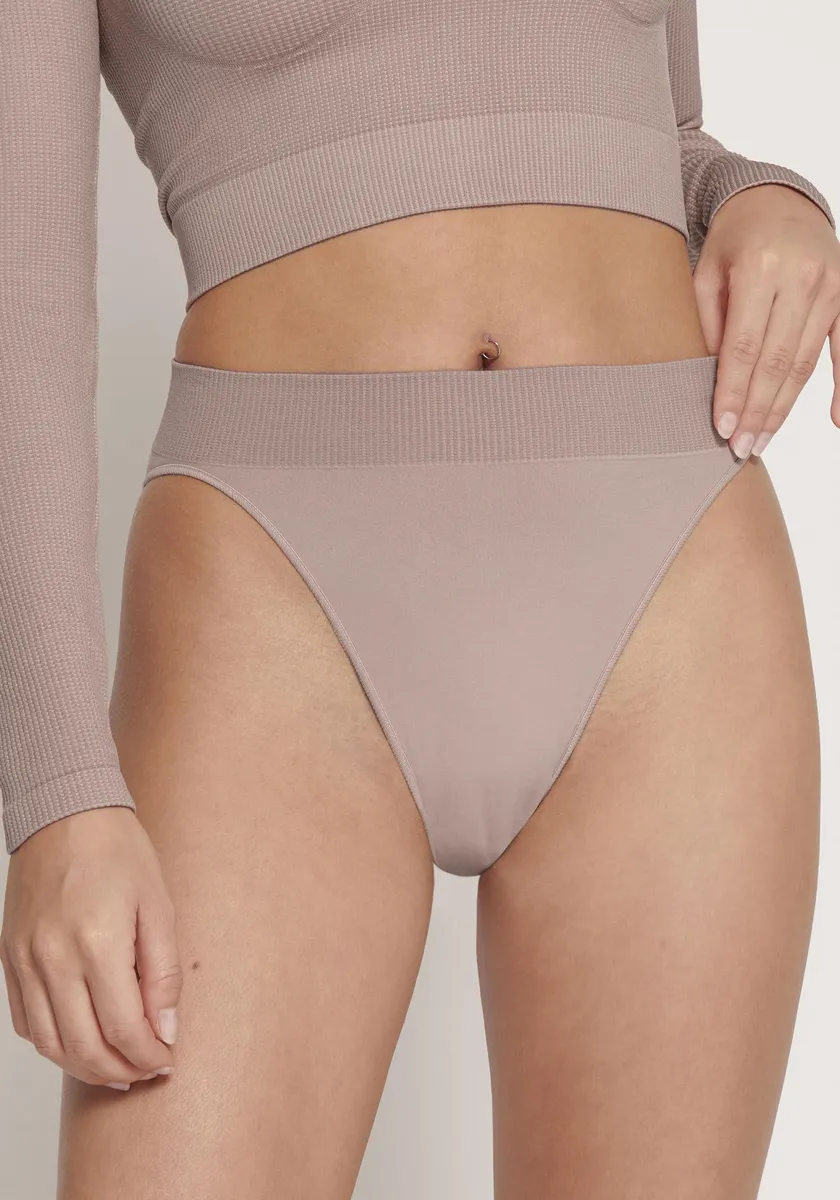 Трусики sloggi "EVER Infused Aloe High leg", питательные, лиловый
Трусики sloggi "EVER Infused Aloe High leg", питательные, лиловый