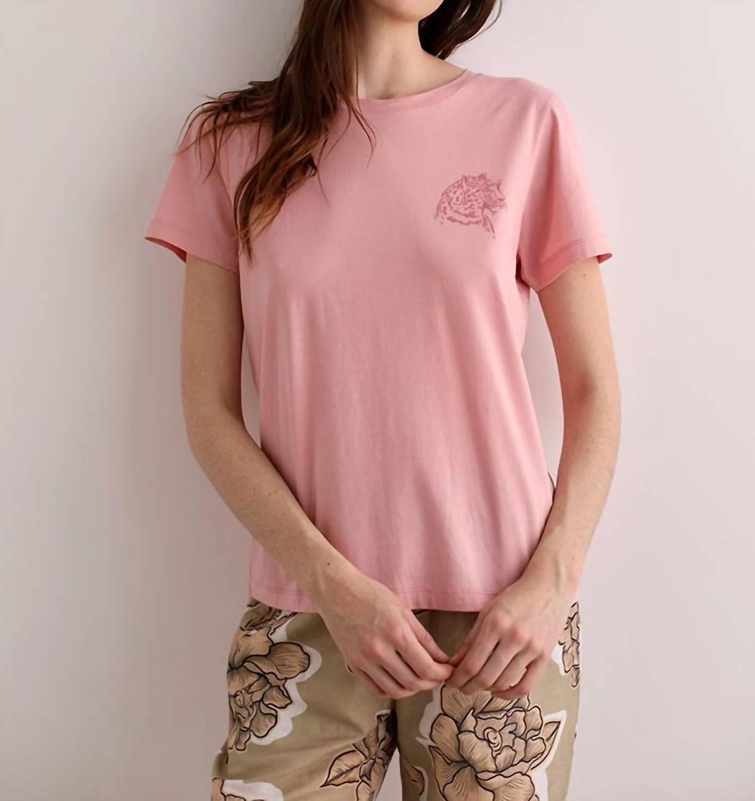 Футболка с изображением гепарда розового цвета Las Surenas
Футболка с изображением гепарда розового цвета Las Surenas