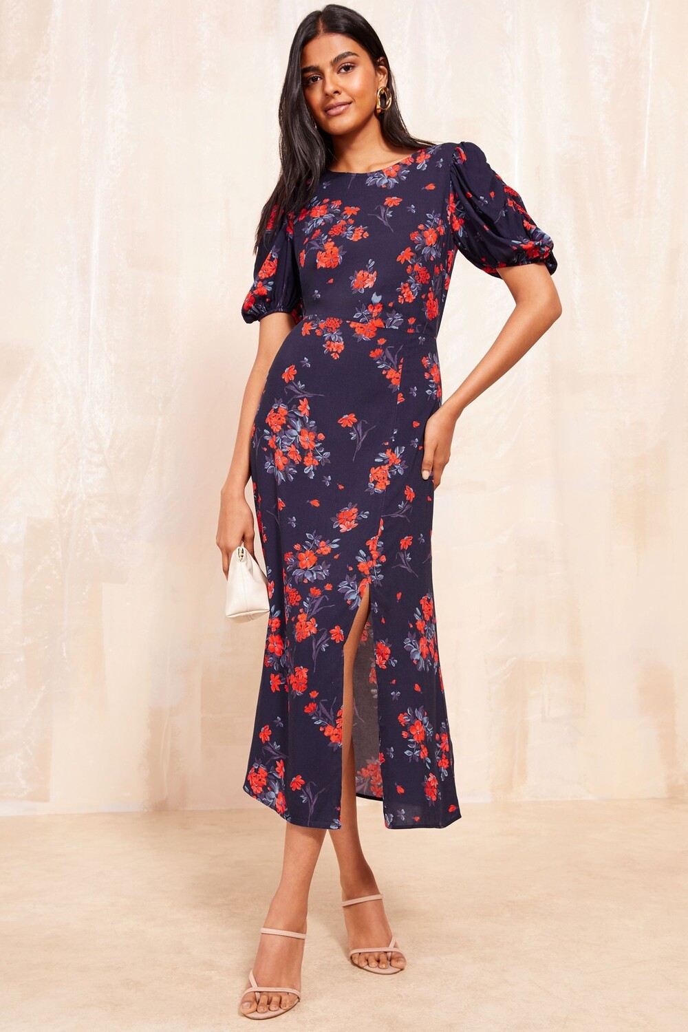 Платье миди с короткими рукавами и сборками Friends Like These, синий
Платье миди с короткими рукавами и сборками Friends Like These, синий