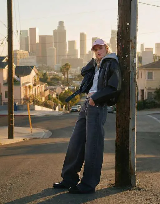 Светло-серые вельветовые джинсы-бойфренды Bershka с низкой посадкой
Светло-серые вельветовые джинсы-бойфренды Bershka с низкой посадкой