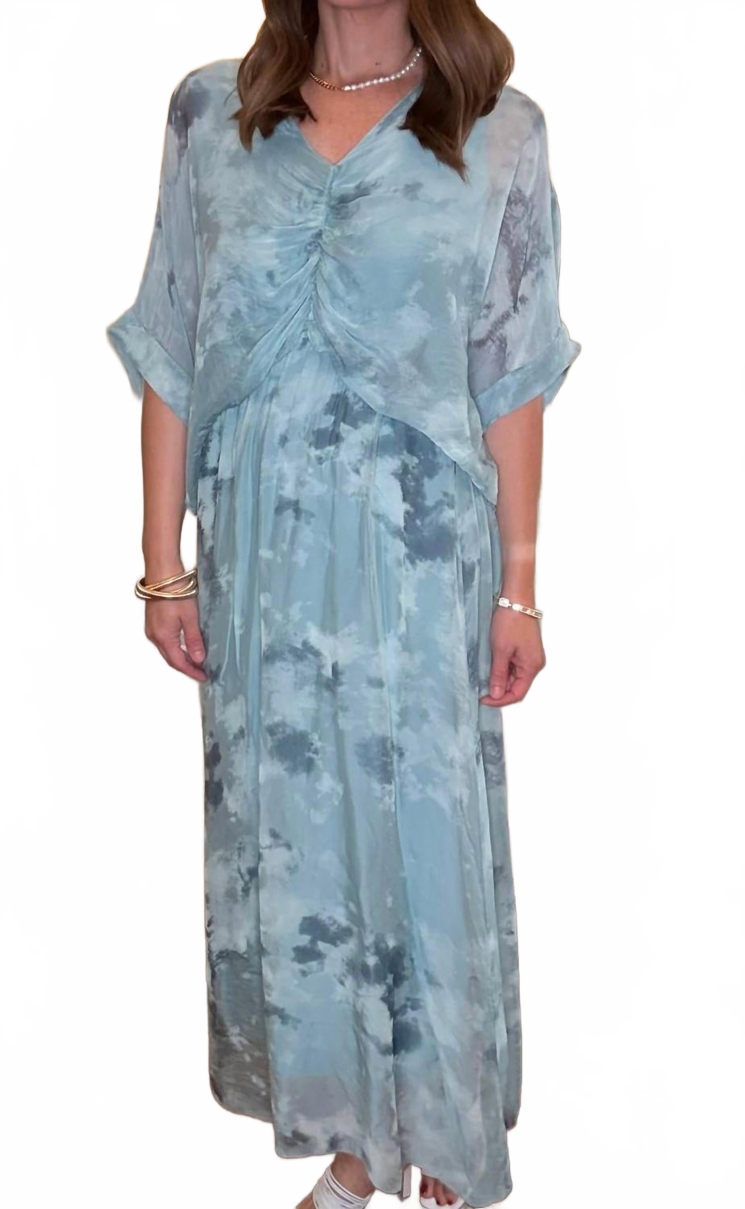 Платье из шелка в технике тай-дай светло-голубого цвета Look Mode USA
Платье из шелка в технике тай-дай светло-голубого цвета Look Mode USA