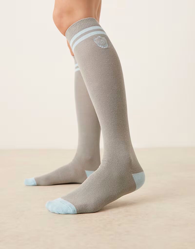 Гольфы Neon Rose серого и синего цвета
Гольфы Neon Rose серого и синего цвета