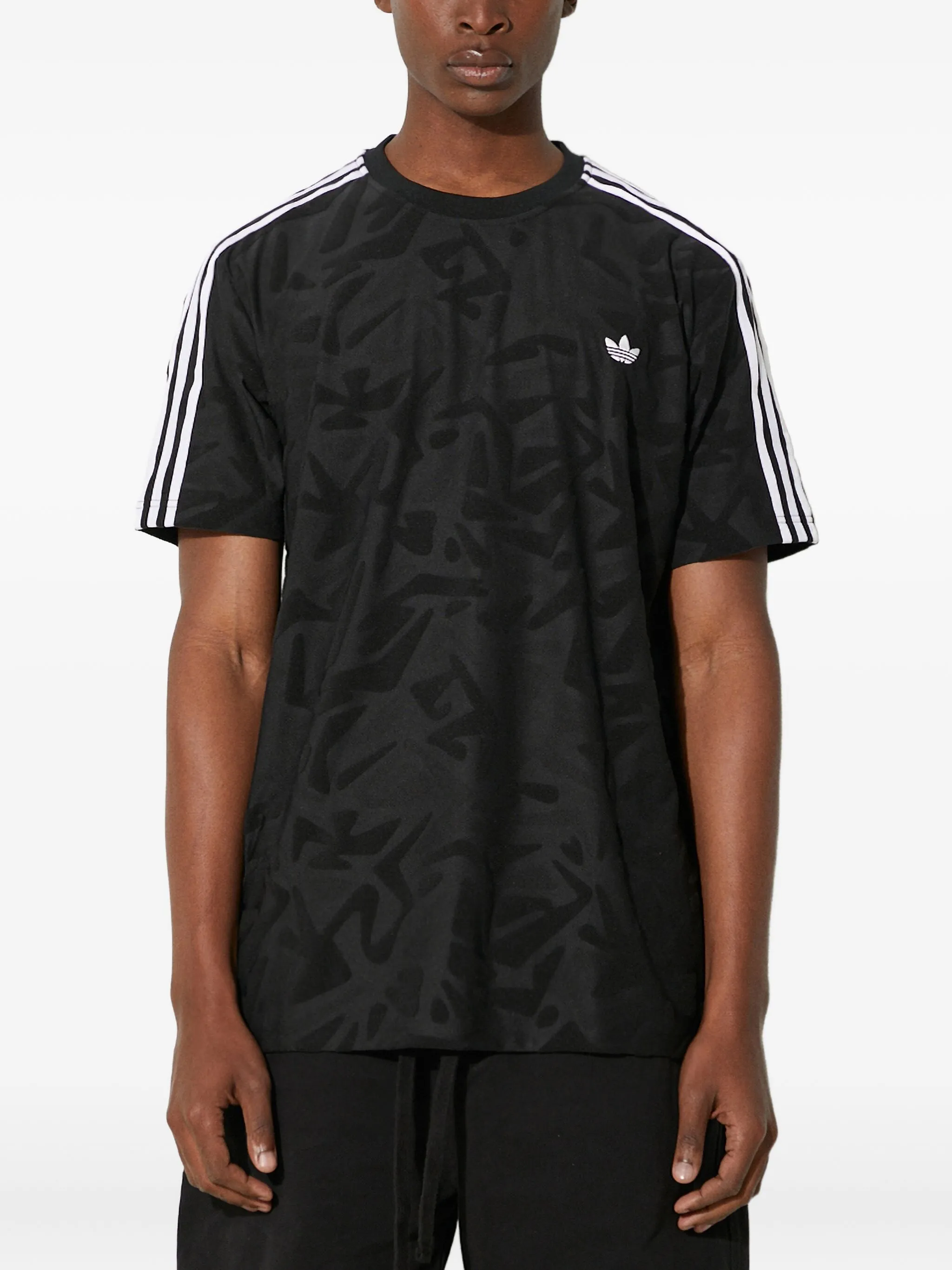 Футболка с абстрактным принтом Adidas, черный
Футболка с абстрактным принтом Adidas, черный