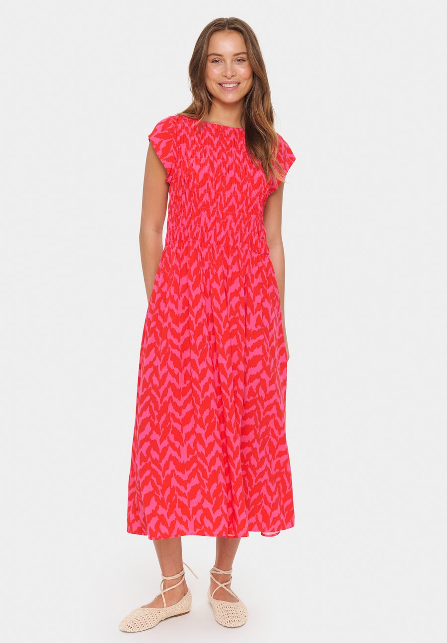 Платье Saint Tropez GISLASZ MAXI, Fandango Small Mono Strokes/Light Red
Платье Saint Tropez GISLASZ MAXI, Fandango Small Mono Strokes/Light Red