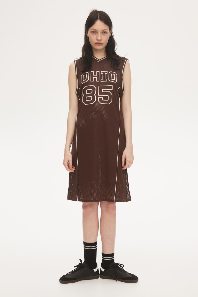 Сетчатое платье с аппликацией H&M, коричневый
Сетчатое платье с аппликацией H&M, коричневый