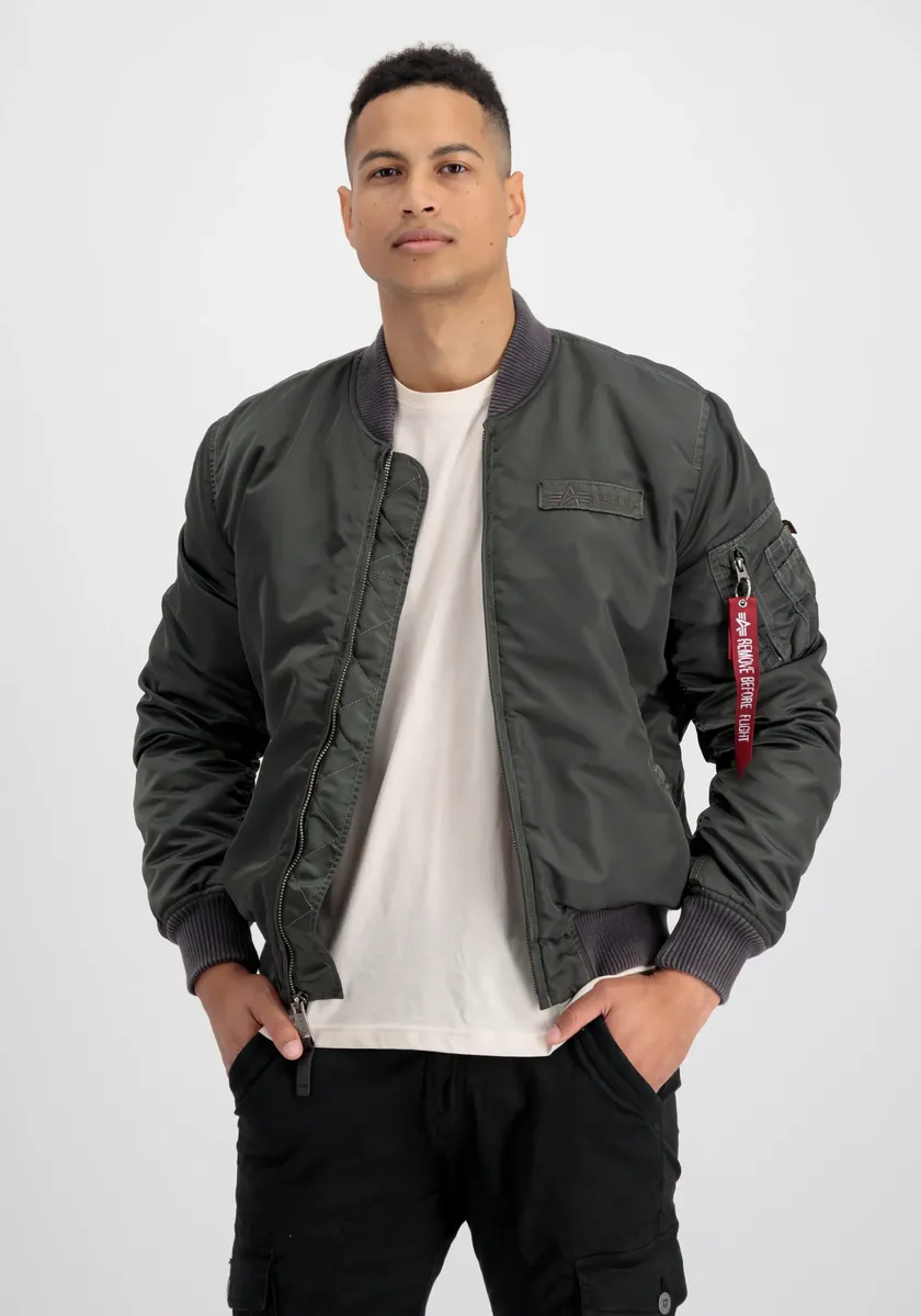 Куртка-бомбер Alpha Industries " Alpha Industries Мужчины - Куртки-бомберы MA-1 VF Authentic Overdyed ", черный 
Куртка-бомбер Alpha Industries " Alpha Industries Мужчины - Куртки-бомберы MA-1 VF Authentic Overdyed ", черный