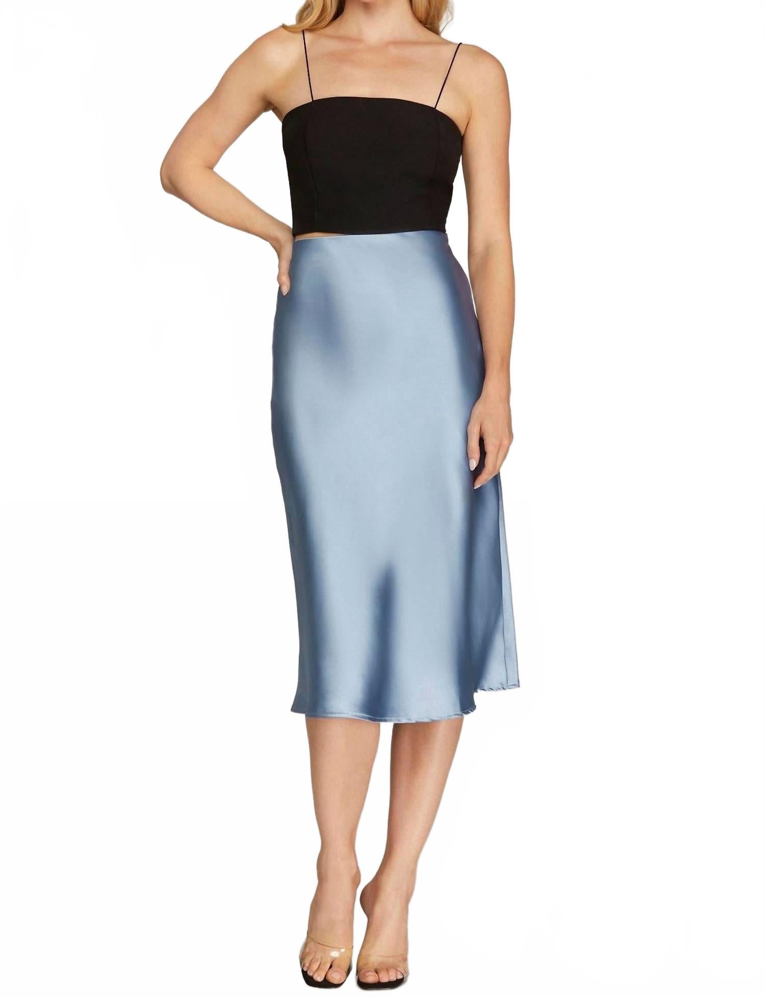 Пыльно-голубая миди-юбка Georgina SHE + SKY
Пыльно-голубая миди-юбка Georgina SHE + SKY