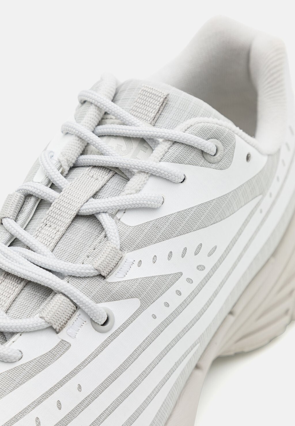 Кроссовки на шнуровке AIRSPEED Diesel, белый
Кроссовки на шнуровке AIRSPEED Diesel, белый