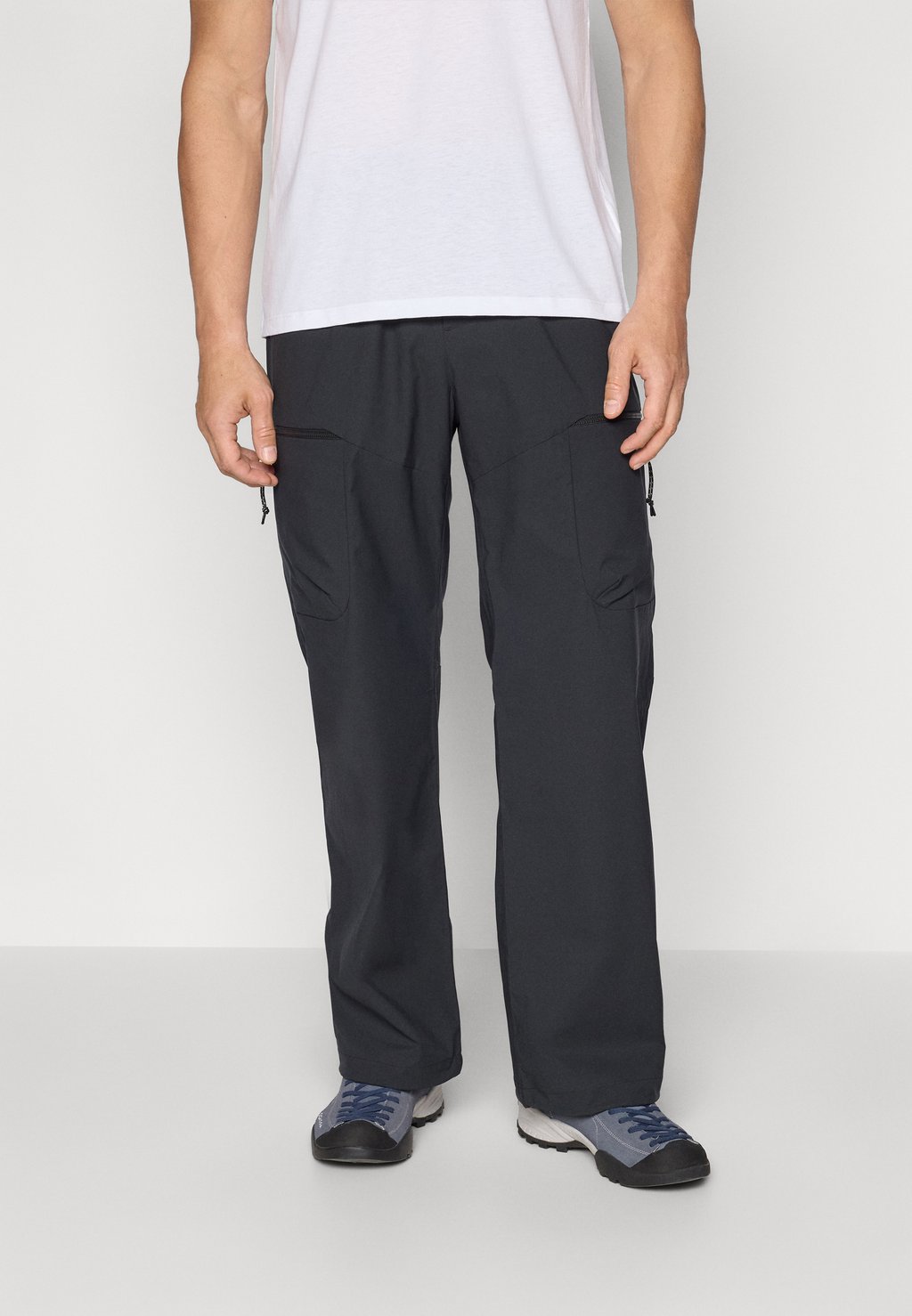 Брюки для активного отдыха CARGO PANTS Peak Performance, черный 
Брюки для активного отдыха CARGO PANTS Peak Performance, черный