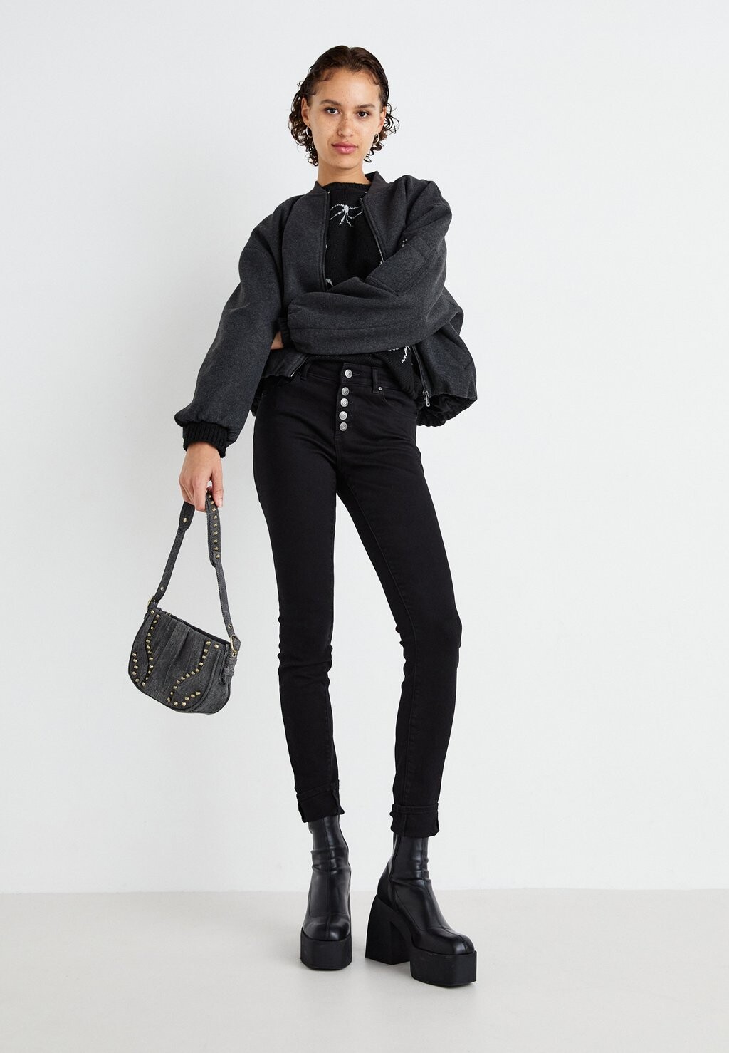 Джинсы облегающие ONLHUSH MID BUTTON ONLY, черный деним
Джинсы облегающие ONLHUSH MID BUTTON ONLY, черный деним