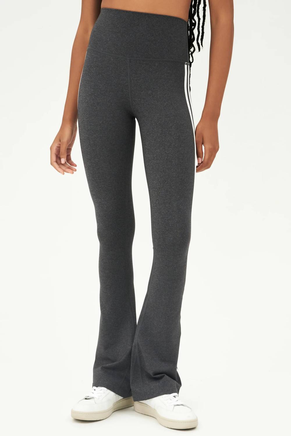 Raquel Укороченные леггинсы с высокой талией и расклешенным низом в сером меланже с белым SPLITS59
Raquel Укороченные леггинсы с высокой талией и расклешенным низом в сером меланже с белым SPLITS59