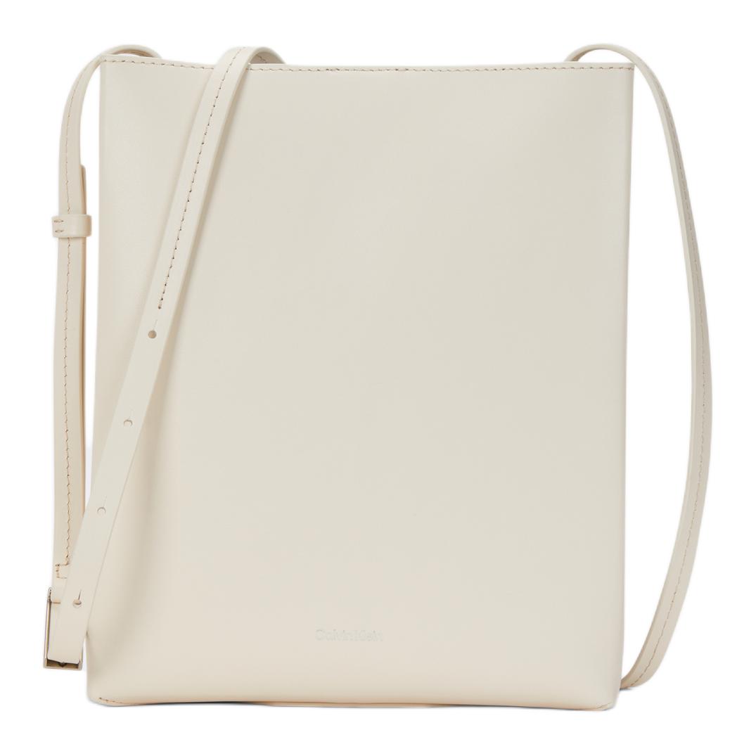 Calvin Klein Кожаная сумка через плечо, кросс-боди женская antique white
Calvin Klein Кожаная сумка через плечо, кросс-боди женская antique white