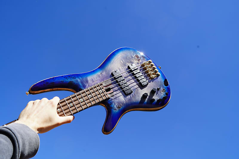 Басс гитара Ibanez SR2605L CBB - Cerulean Blue Burst Left Handed 5-String Electric Bass Guitar w/ Gig Bag
Басс гитара Ibanez SR2605L CBB - Cerulean Blue Burst Left Handed 5-String Electric Bass Guitar w/ Gig Bag