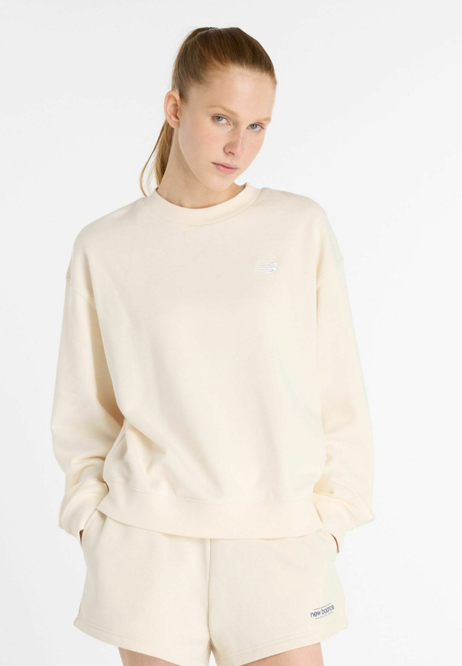 Толстовка New Balance ESSENTIALS FRENCH CREW, Permafrost/White
Толстовка New Balance ESSENTIALS FRENCH CREW, Permafrost/White