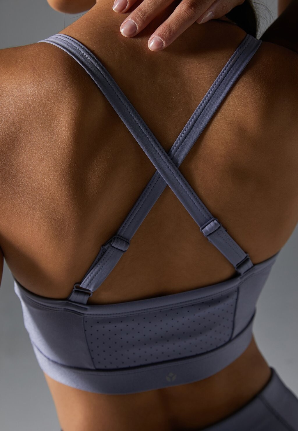 Спортивный бюстгальтер с легкой поддержкой Even&Odd, серый металлик
Спортивный бюстгальтер с легкой поддержкой Even&Odd, серый металлик