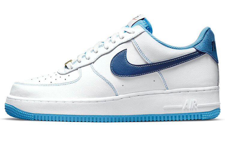 Nike Air Force 1 Low при первом использовании, белый, университетский синий
Nike Air Force 1 Low при первом использовании, белый, университетский синий