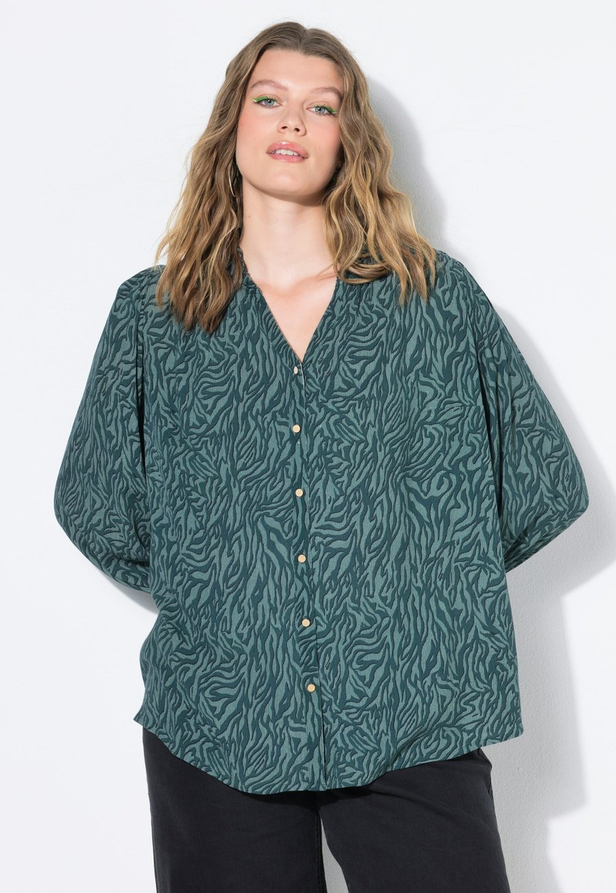 Блуза Studio Untold LOOSE SHAPE KREPP RÜSCHEN, Midnight Green/Dark Green
Блуза Studio Untold LOOSE SHAPE KREPP RÜSCHEN, Midnight Green/Dark Green