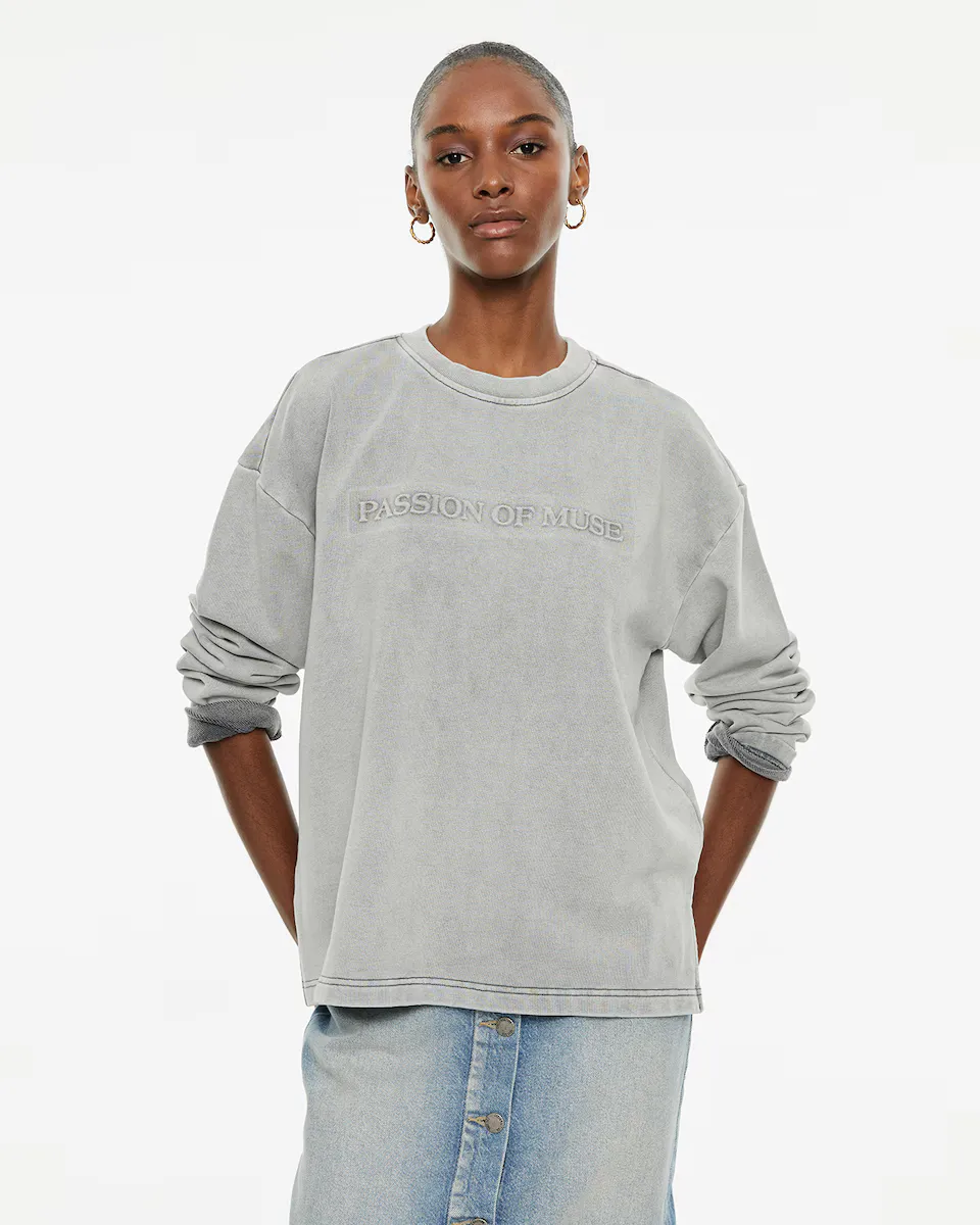 Женская состаренная толстовка с тисненой надписью System Action, светло-серый
Женская состаренная толстовка с тисненой надписью System Action, светло-серый