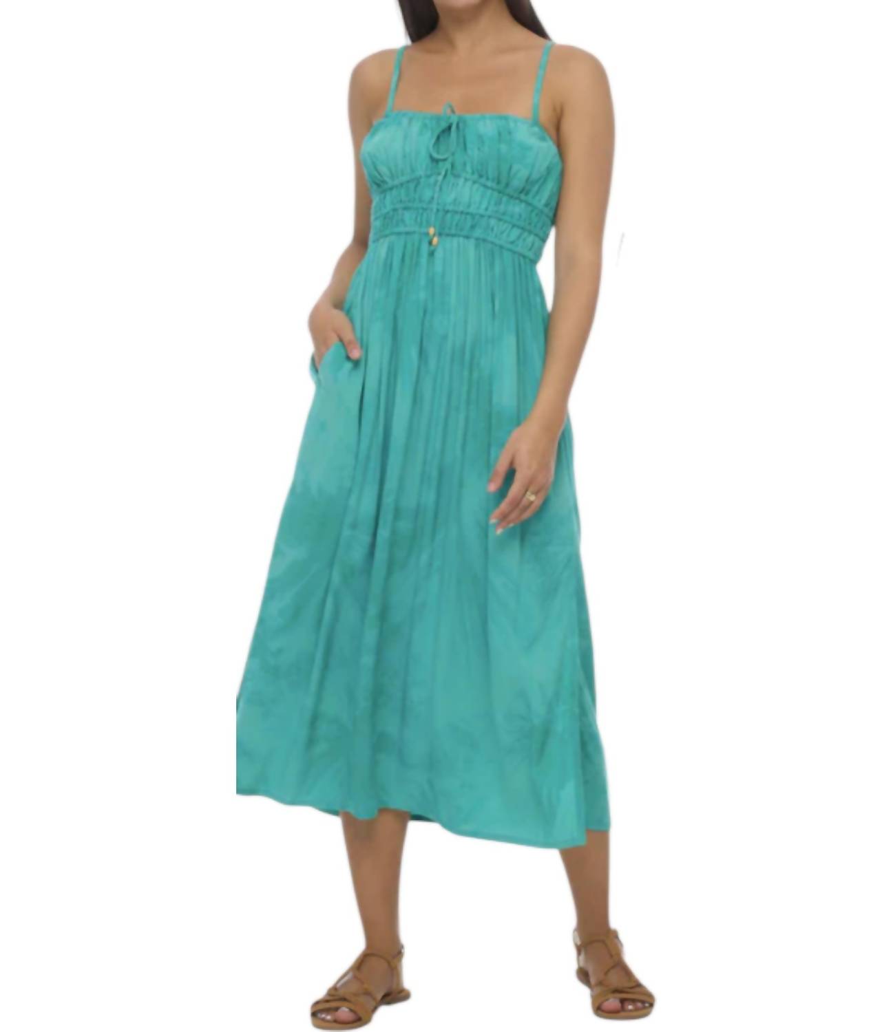 Смокшированное миди-платье в цвете морской волны Khush, Teal
Смокшированное миди-платье в цвете морской волны Khush, Teal