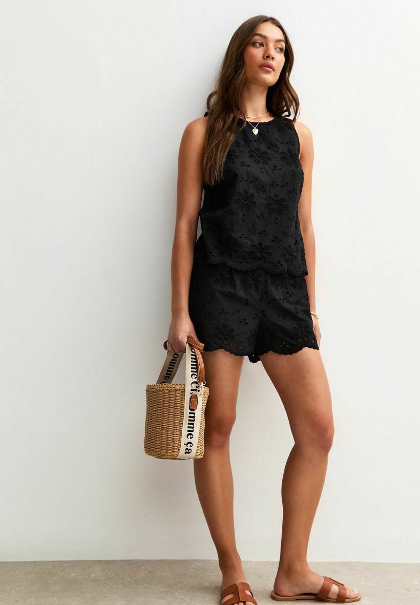 Шорты New Look FLORAL EMBROIDERED, Black
Шорты New Look FLORAL EMBROIDERED, Black